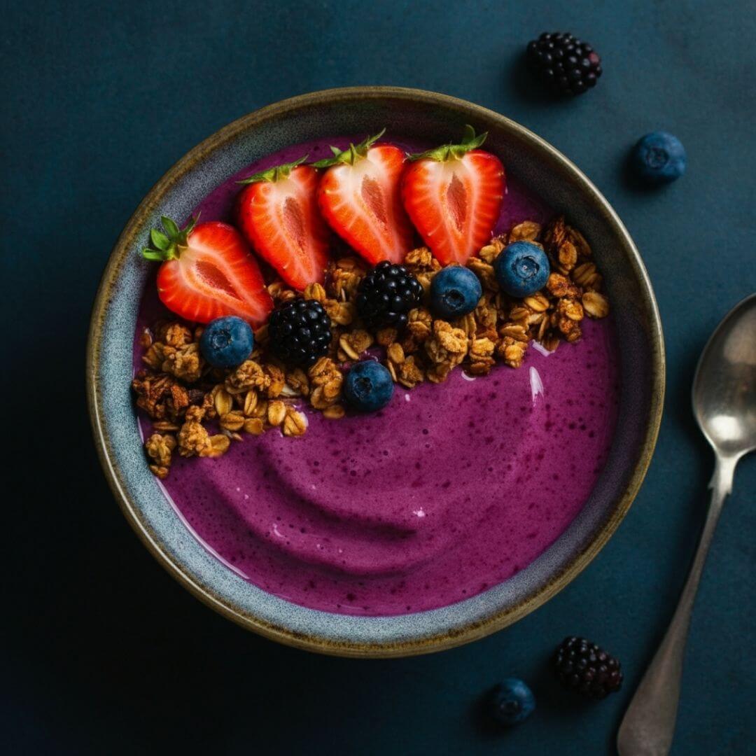 https://plabcurlove.com/recipes/berry-yogurt-smoothie-bowl-granola/