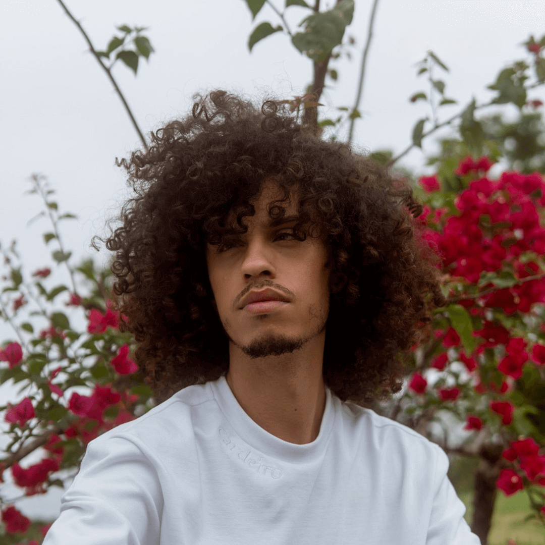 8 Must-Know Detangling Tips for Curly Men - plabcurlove.com