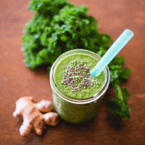 Superfood Detox Smoothie with Kale, Ginger, and Lemon — plabcurlove.com/recipes